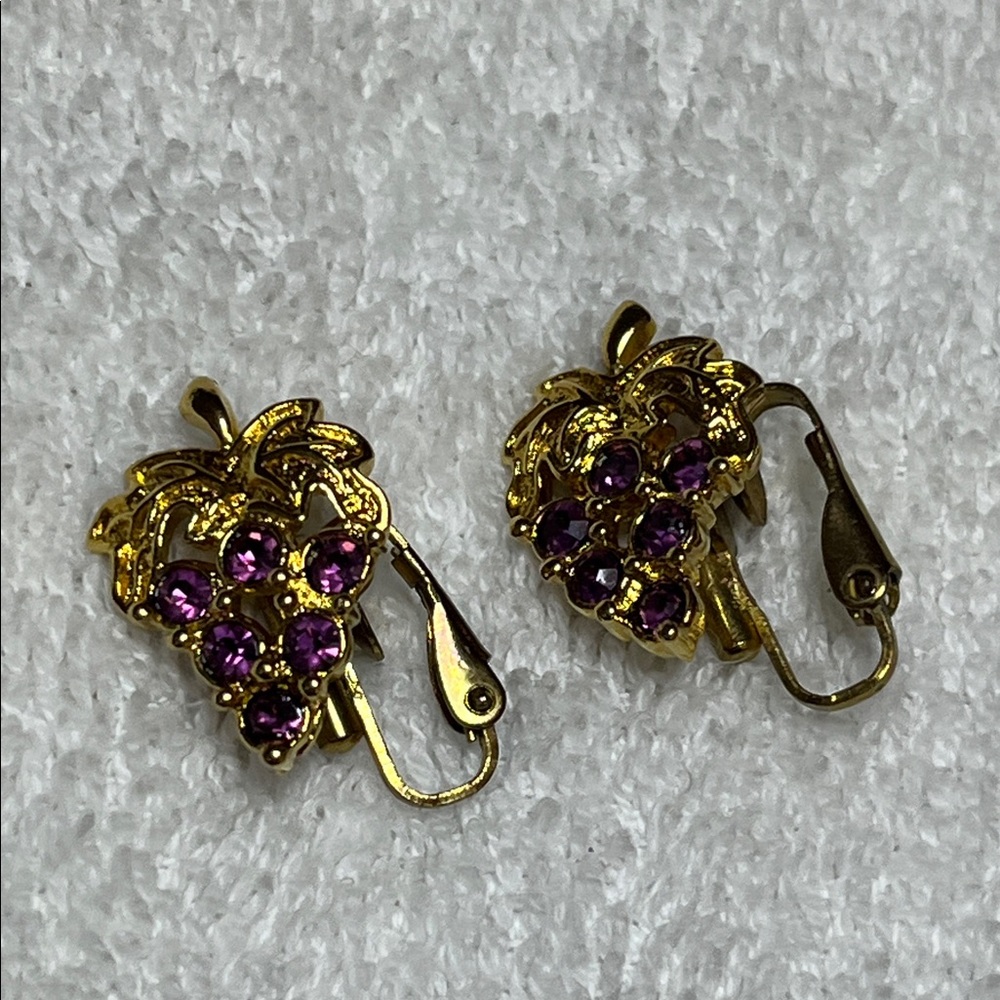Avon‎ Gold Tone and Purple Rhinestone Grape Cluster Clip Earrings